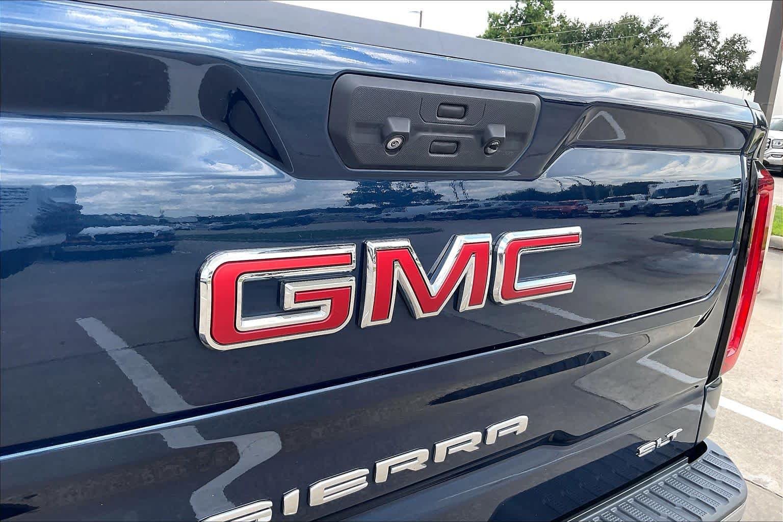 Used 2023 PACIFIC BLUE METALLIC GMC SLT image 30