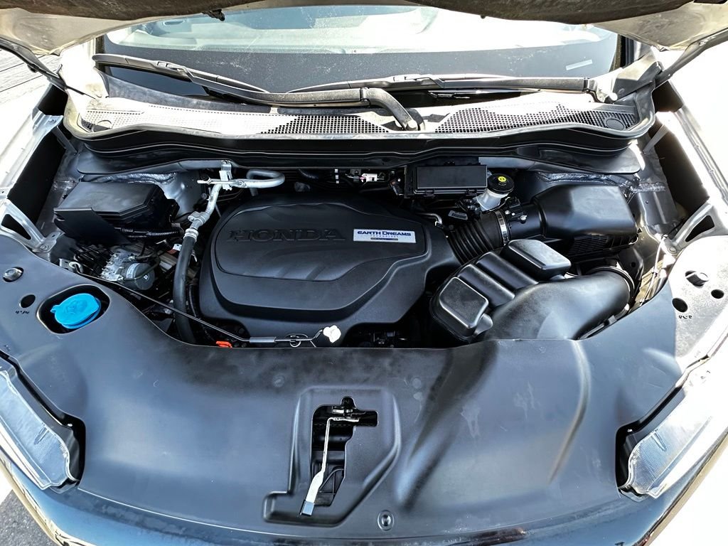 Used 2019  Honda Sport image 16