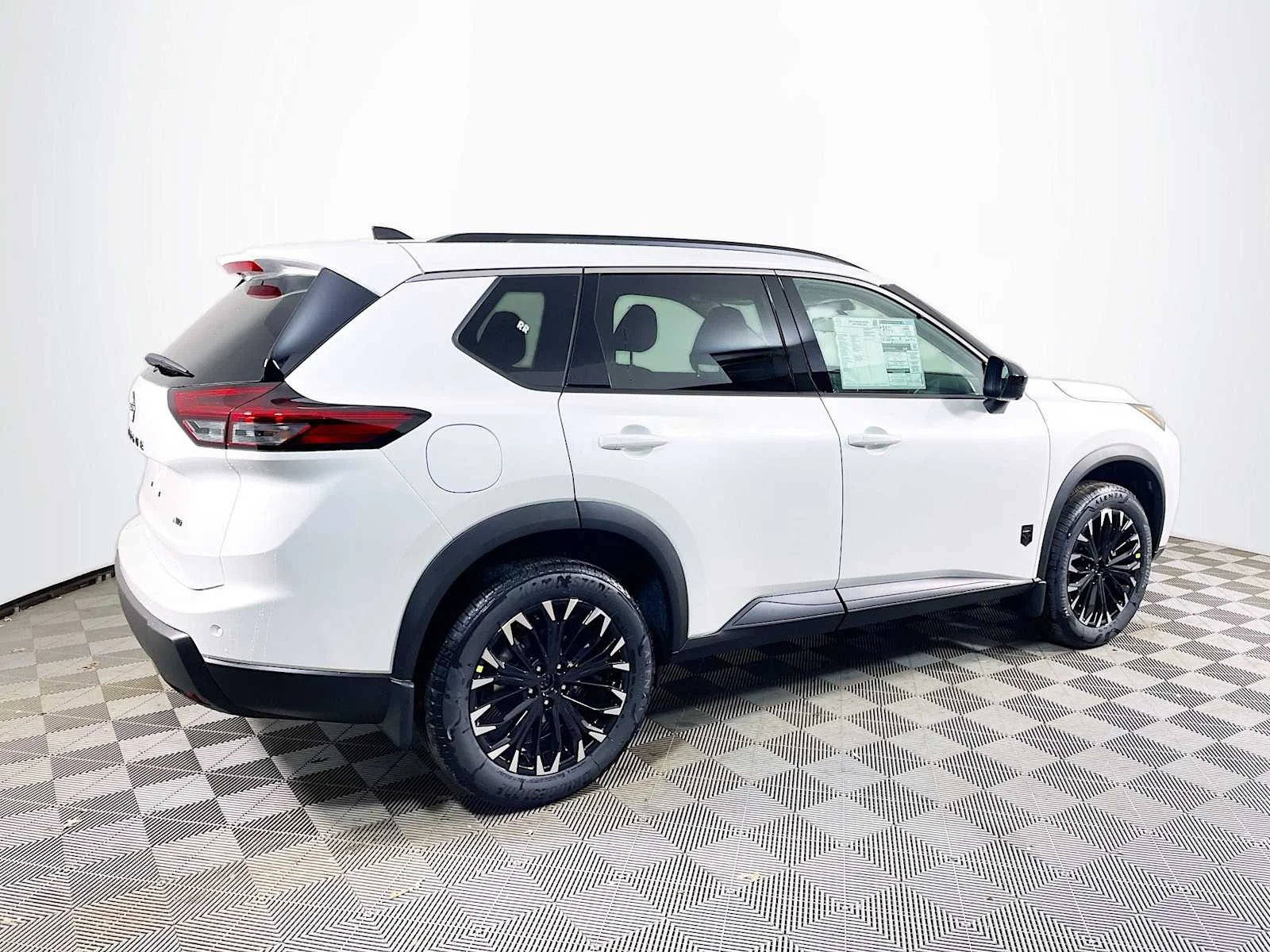 New 2026 Everest White Pearl TriCoat Nissan Dark Armor™ image 2