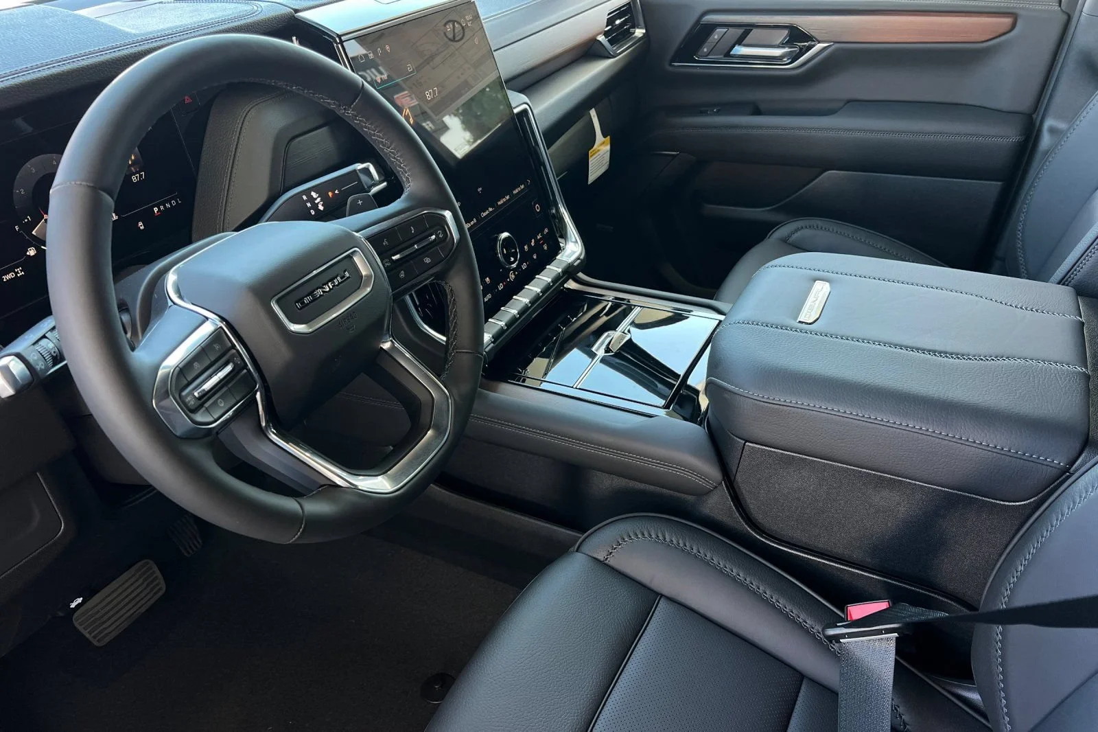2026 GMC Yukon XL Denali - Photo 7