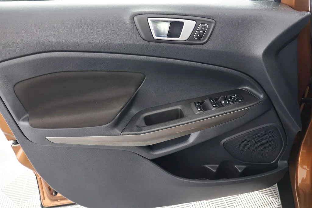 Used 2019 Orange Ford SE image 26