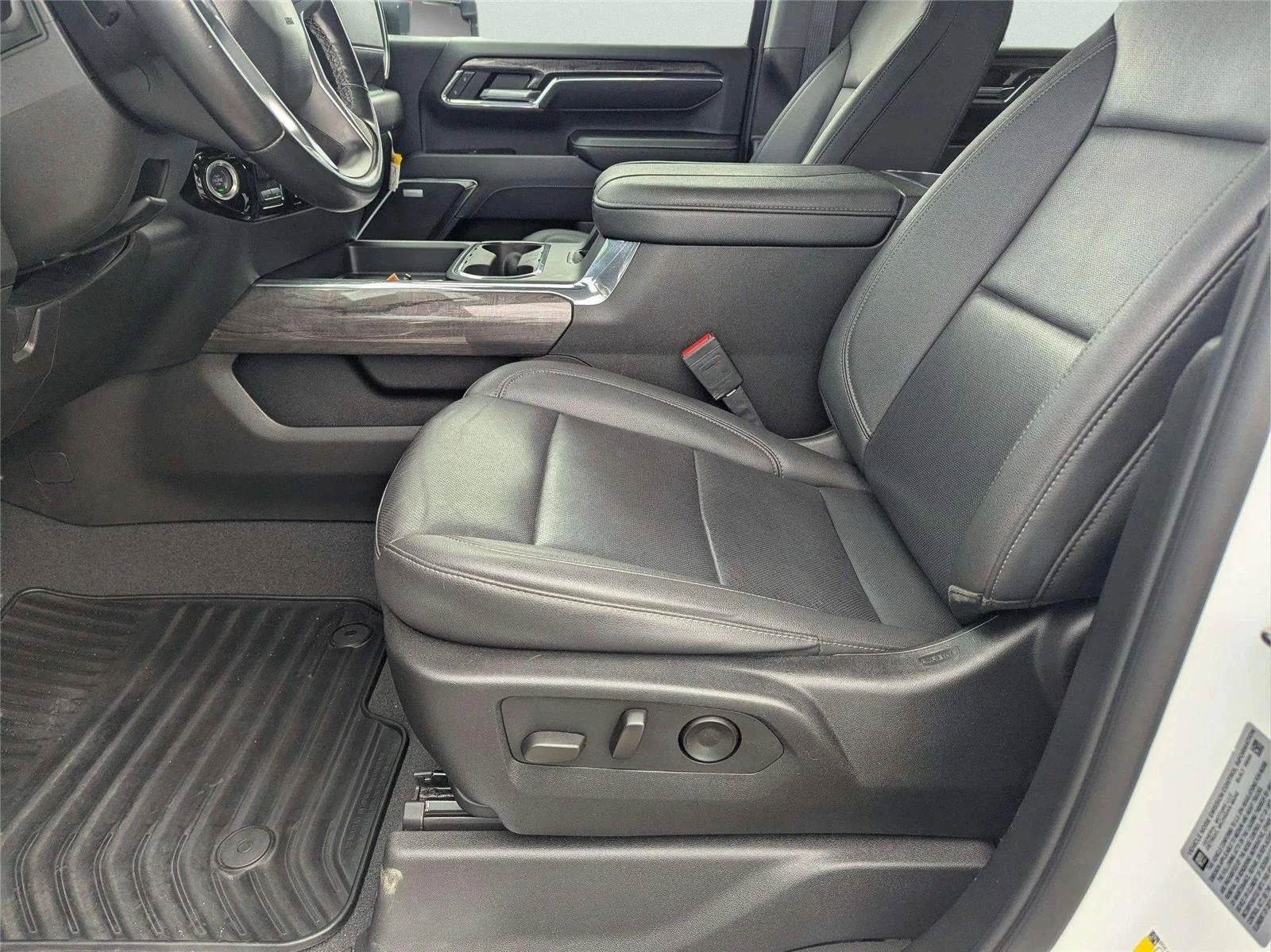 Used 2024 Summit White Chevrolet LTZ image 13