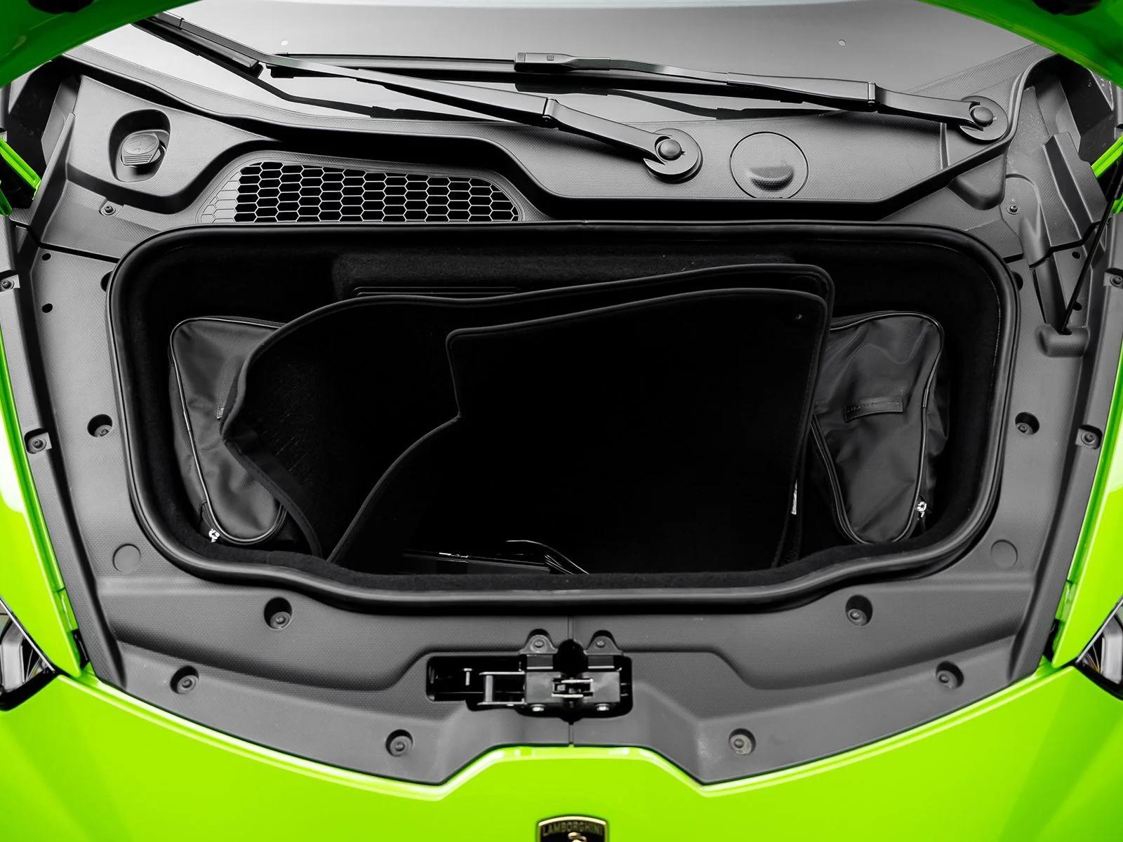 Used 2024 Green Lamborghini Base image 58