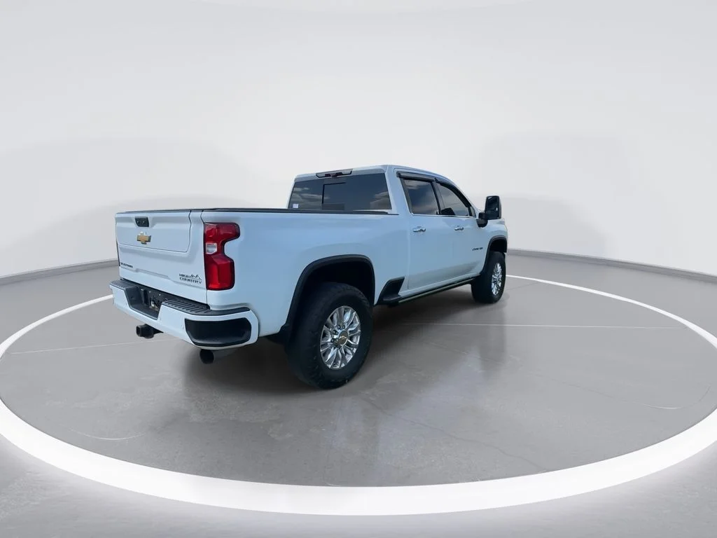 Used 2022 White Chevrolet High Country image 8