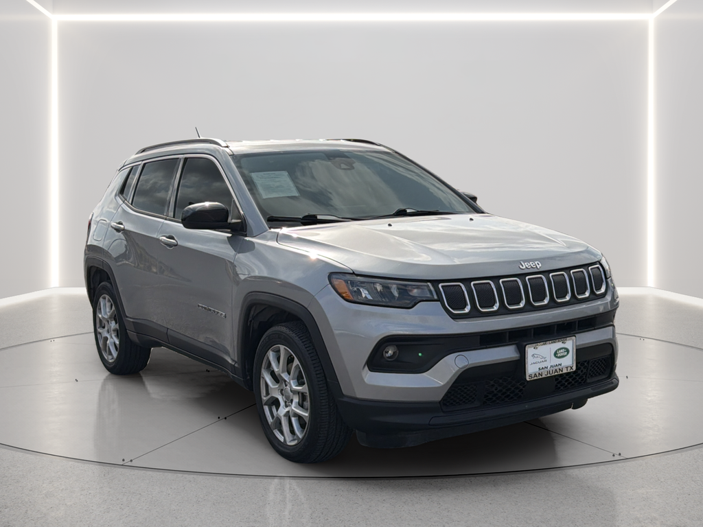 Used 2022 Silver Jeep Latitude Lux image 10