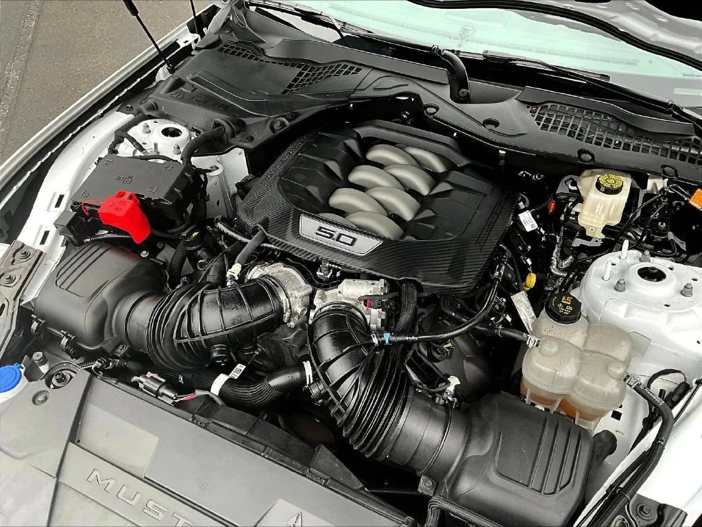 Used 2025 Oxford White Ford GT Premium image 32