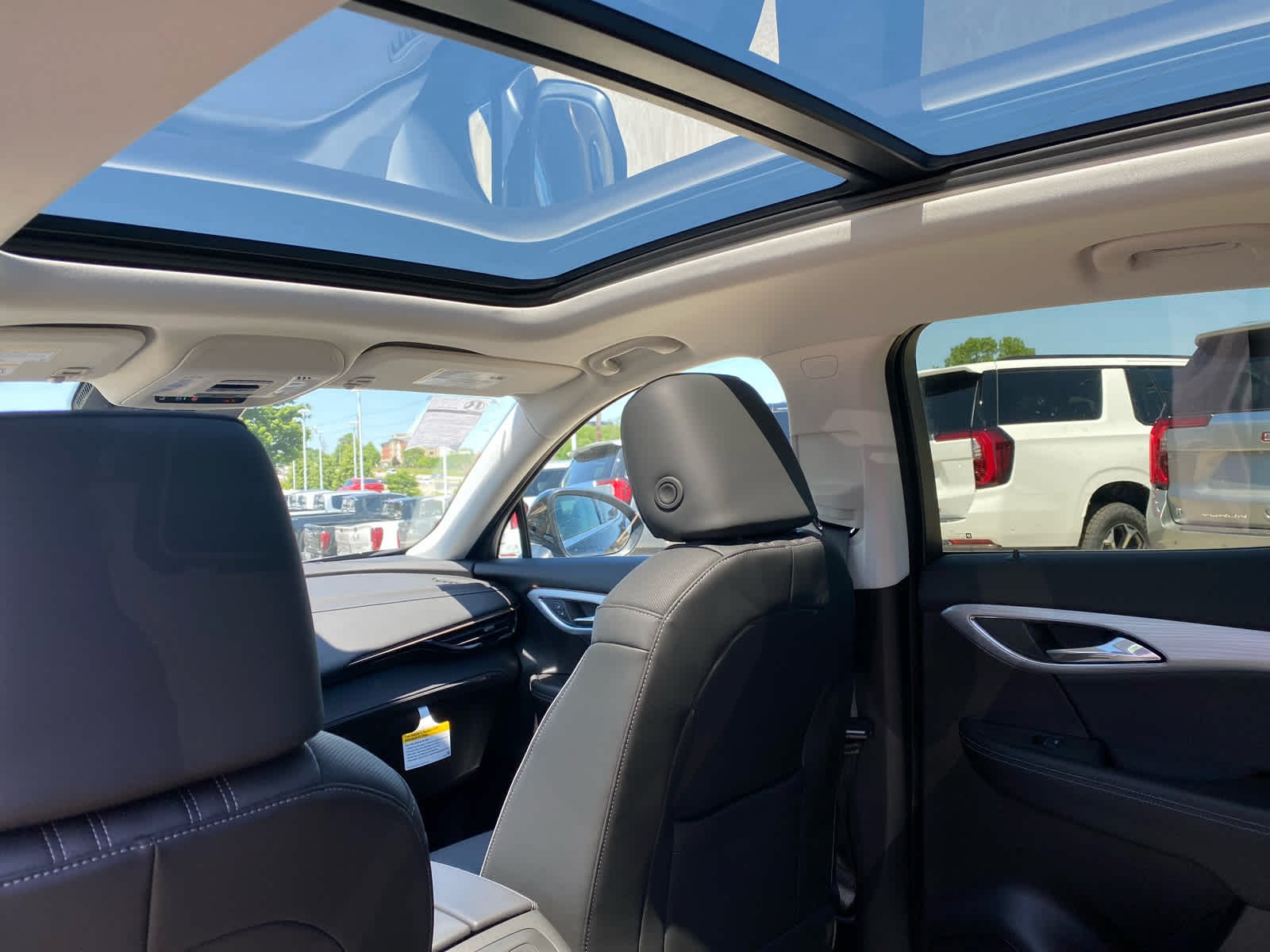 New 2026 Ebony Twilight Metallic Buick Avenir image 24