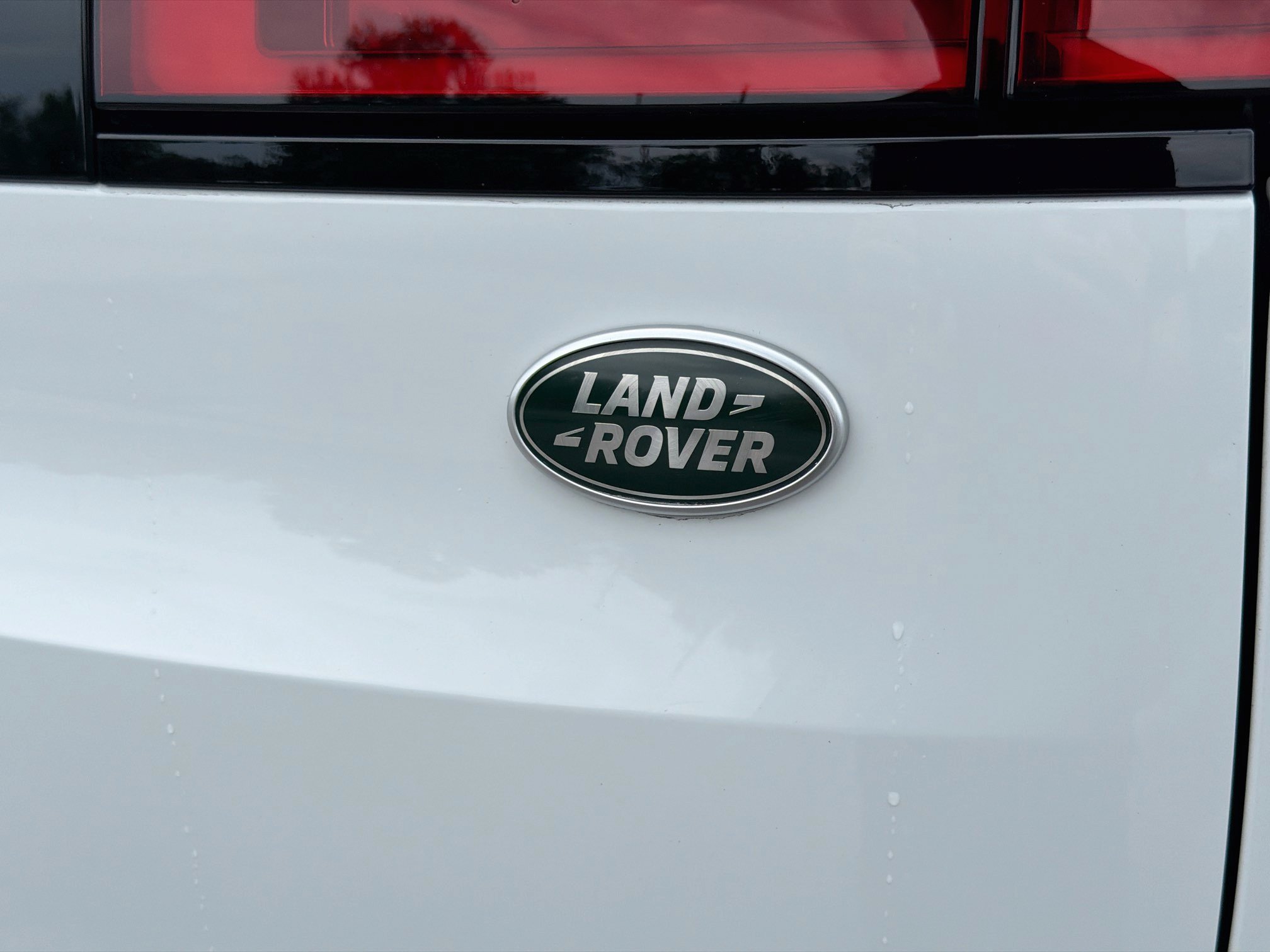 Used 2023 White Land Rover SE image 48