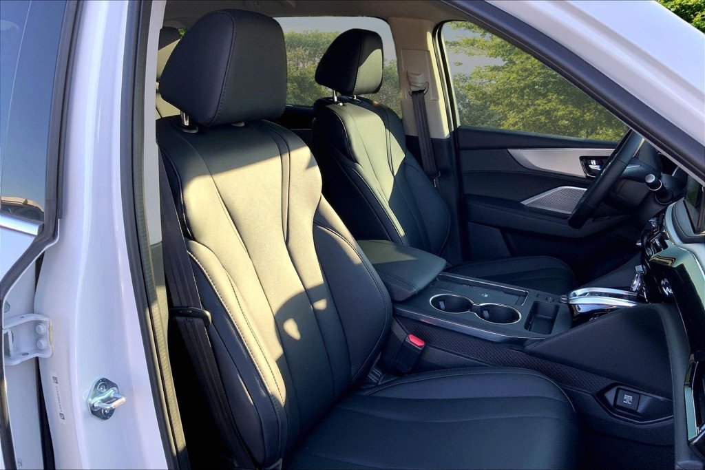 Used 2025  Acura Base image 28
