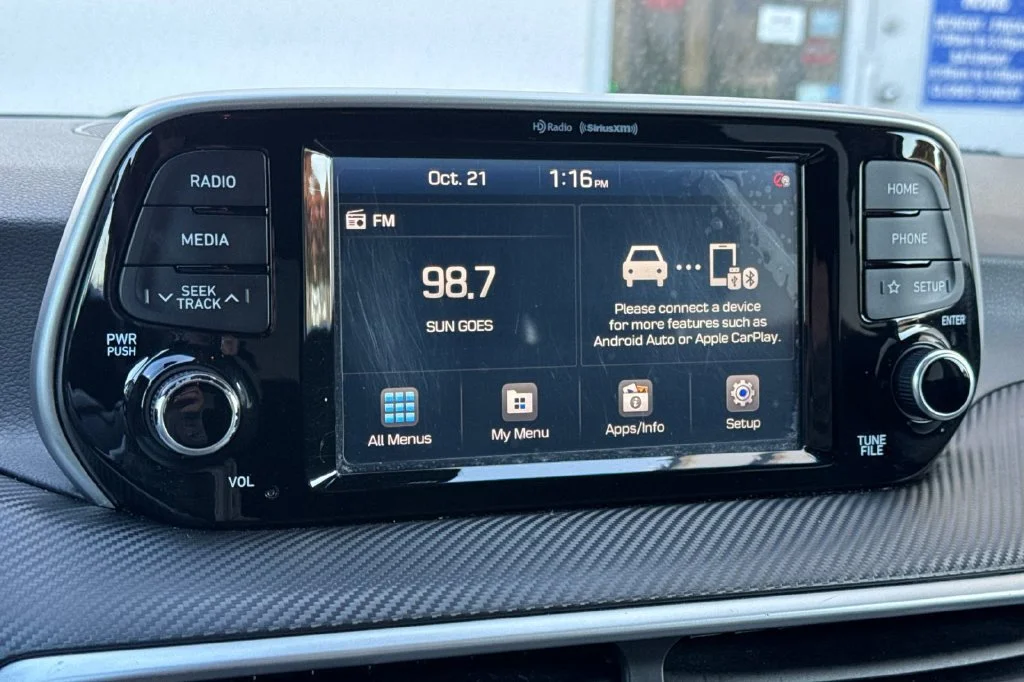 Used 2020 Noir Hyundai Value image 18
