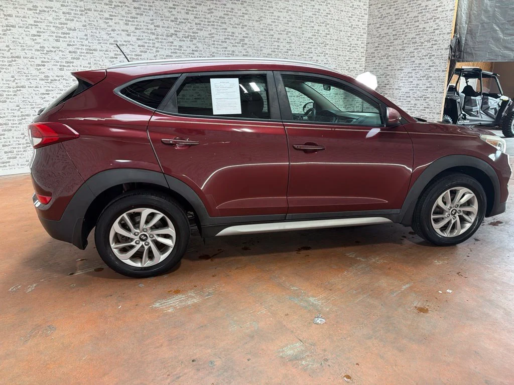 Used 2017 Ruby Wine Hyundai SE image 8