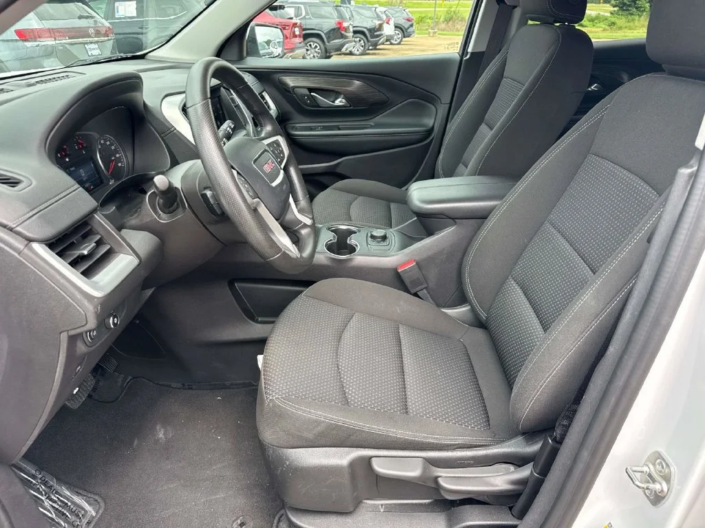 Used 2024 White GMC SLE image 24
