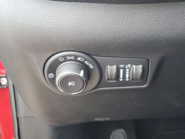 New 2026 Red Hot Pearl-Coat Exterior Paint Jeep Latitude image 17