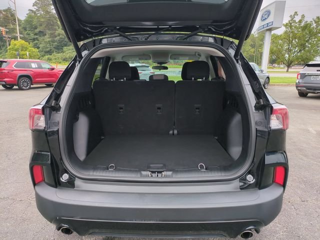 Used 2022 Black Ford SE image 29