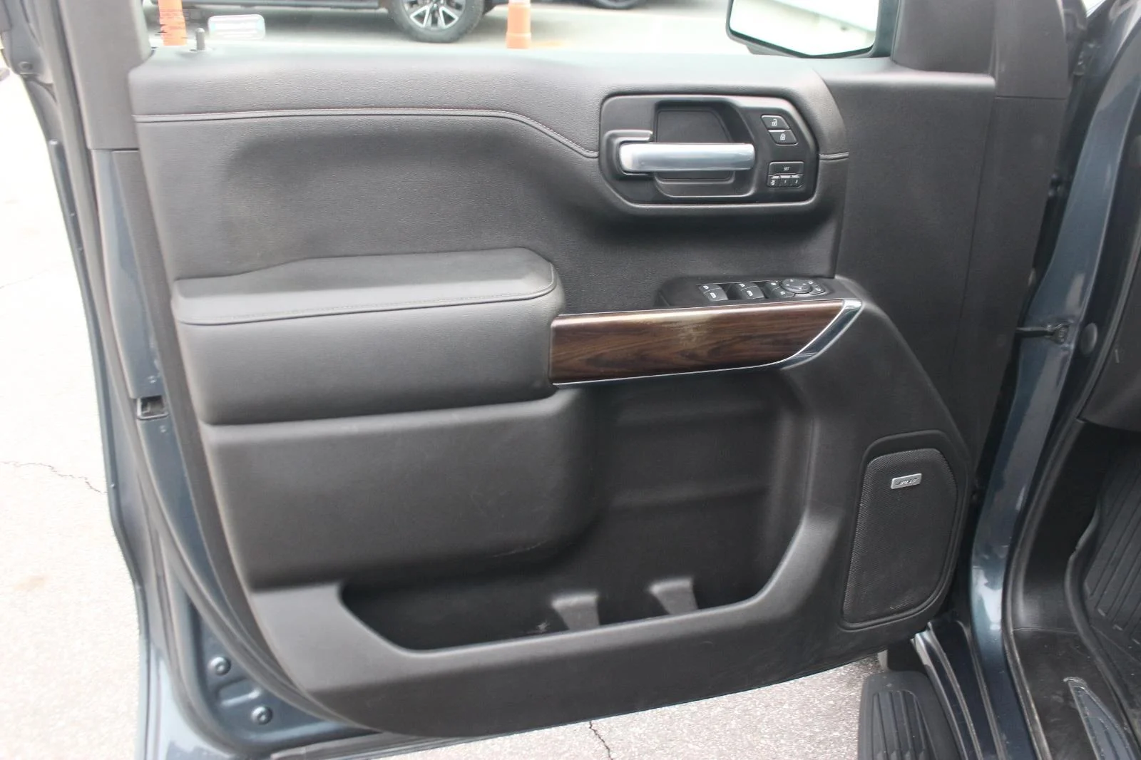 Used 2019 DARK SKY METALLIC GMC SLT image 11