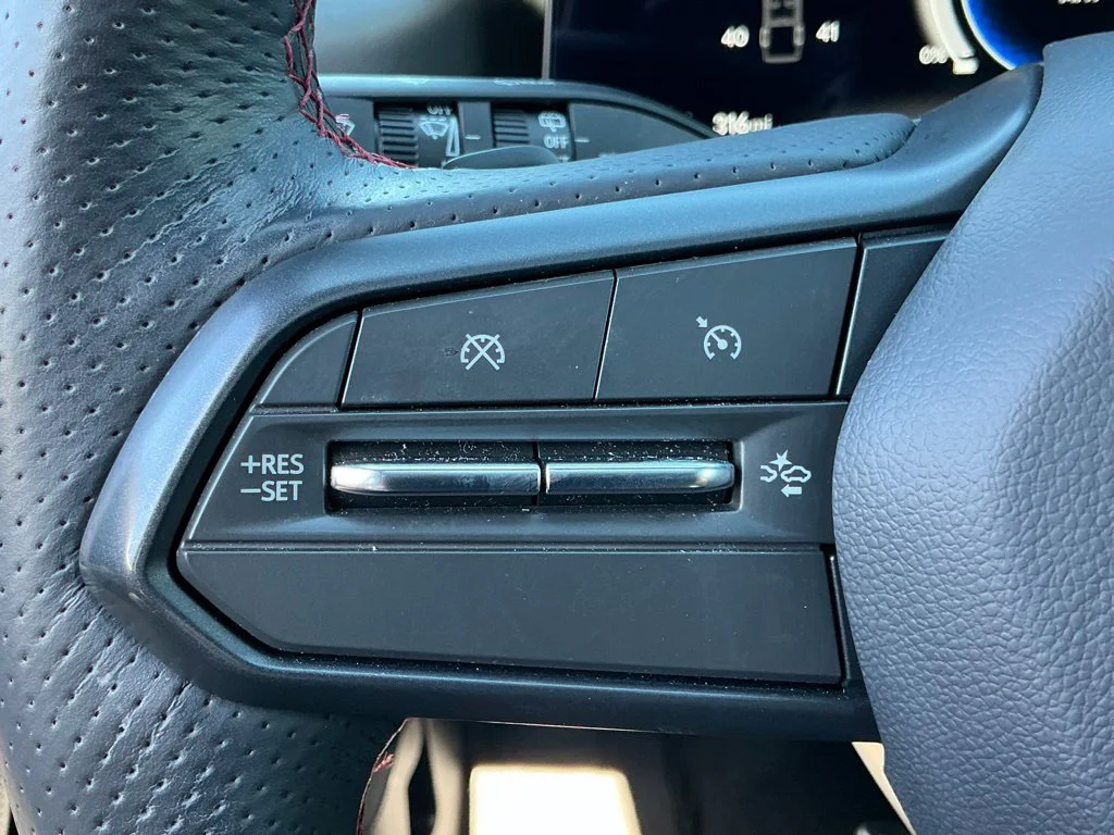 Used 2024  Acura Base image 37