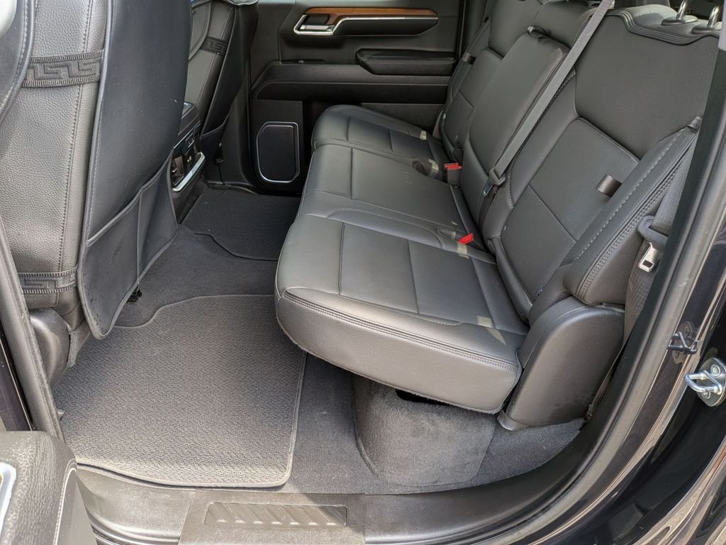 Used 2022 Silver GMC Denali image 29