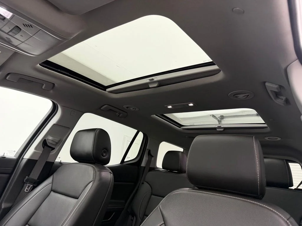 Used 2023 White GMC SLT image 33