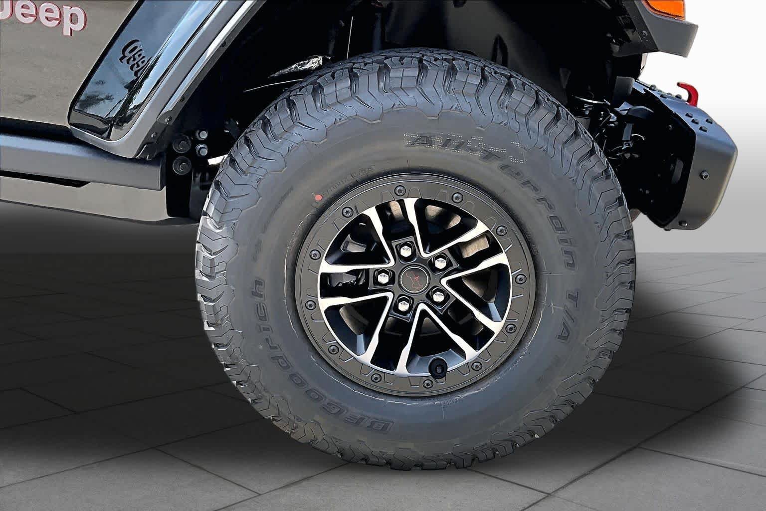 New 2027 Black Clear-Coat Paint Jeep Rubicon X image 12