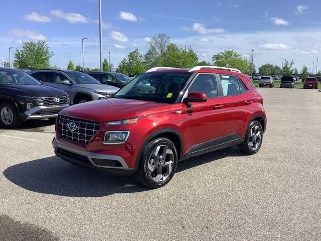 2026 Hyundai Venue SEL w/ 2-Tone Roof IVT's photo
