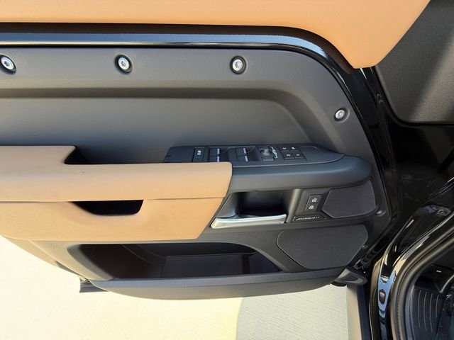 New 2026 Santorini Black Land Rover S image 11