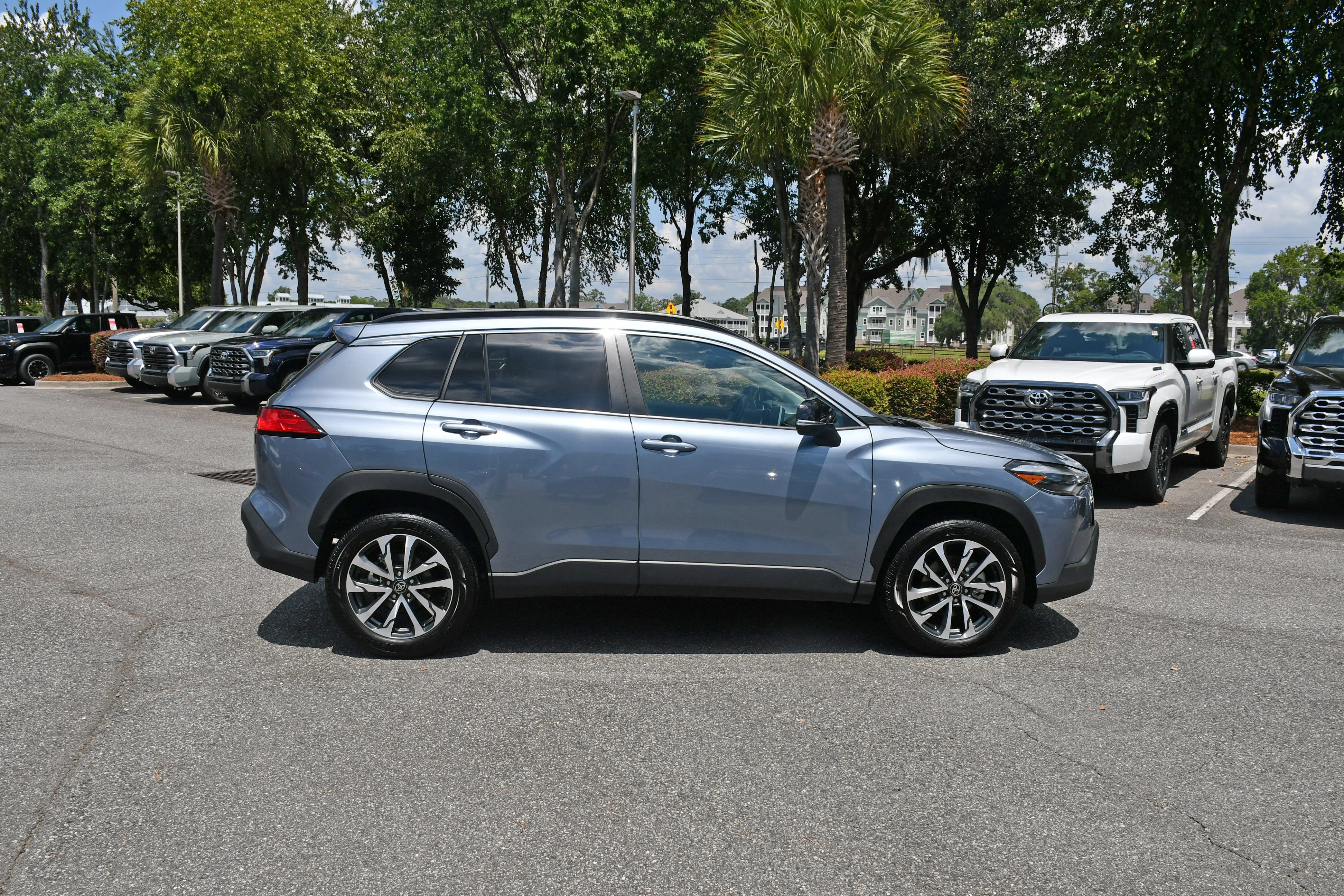 Certified Used 2025  Toyota XLE image 5