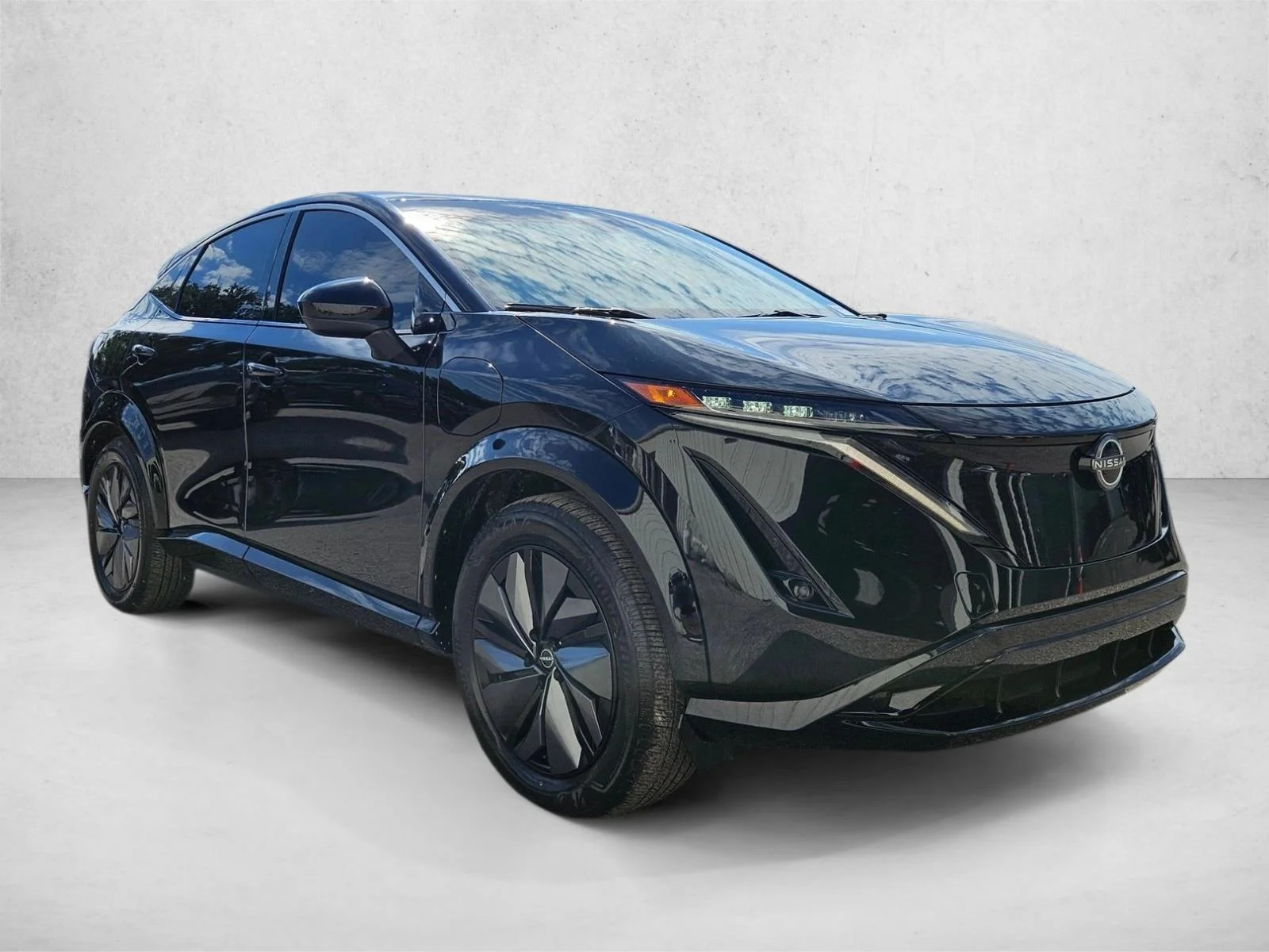 Used 2024 Black Diamond Pearl Nissan ENGAGE image 3