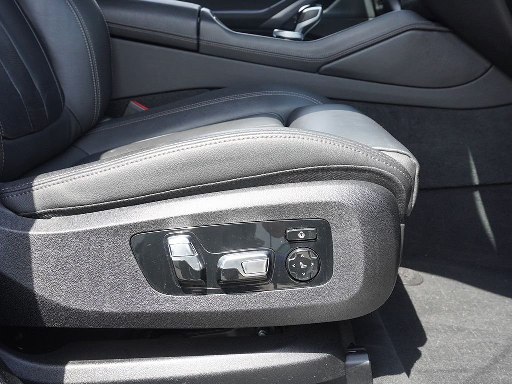 Used 2022 Black BMW xDrive40i image 31