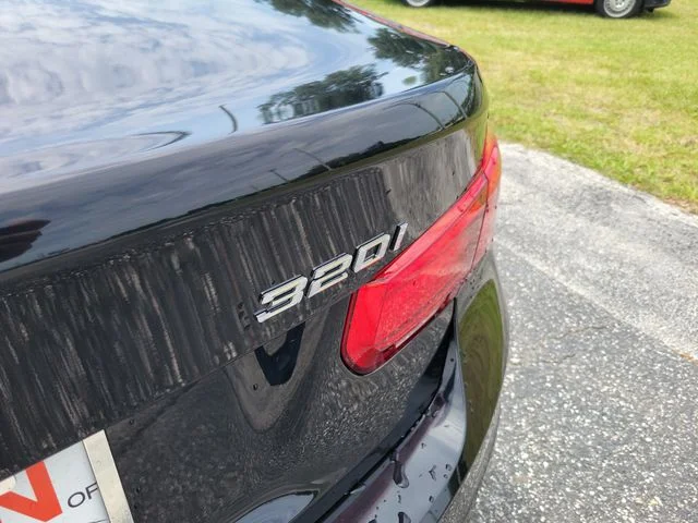 Used 2018 Black BMW 320i xDrive image 7