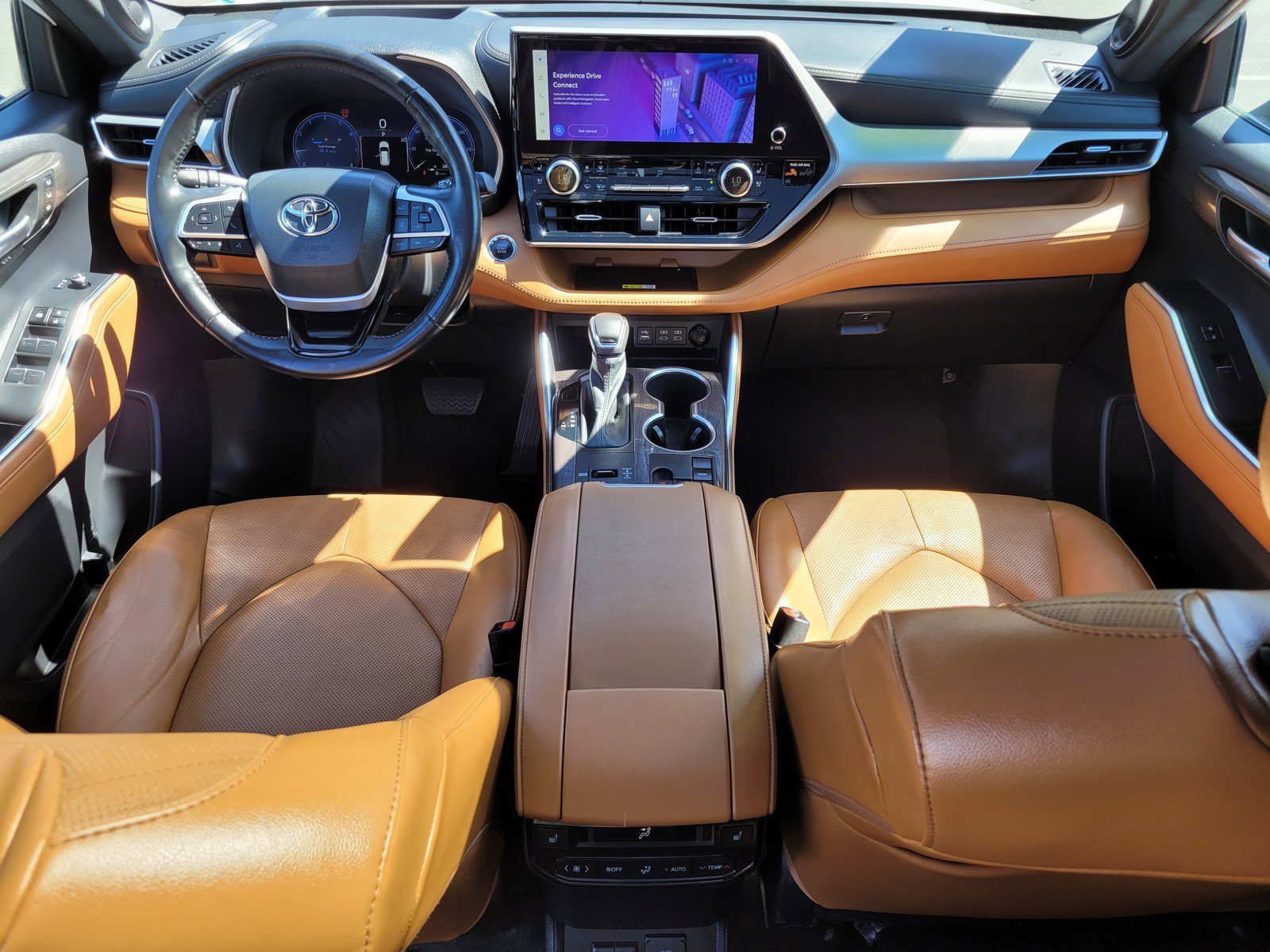 Used 2023 White Toyota  image 14