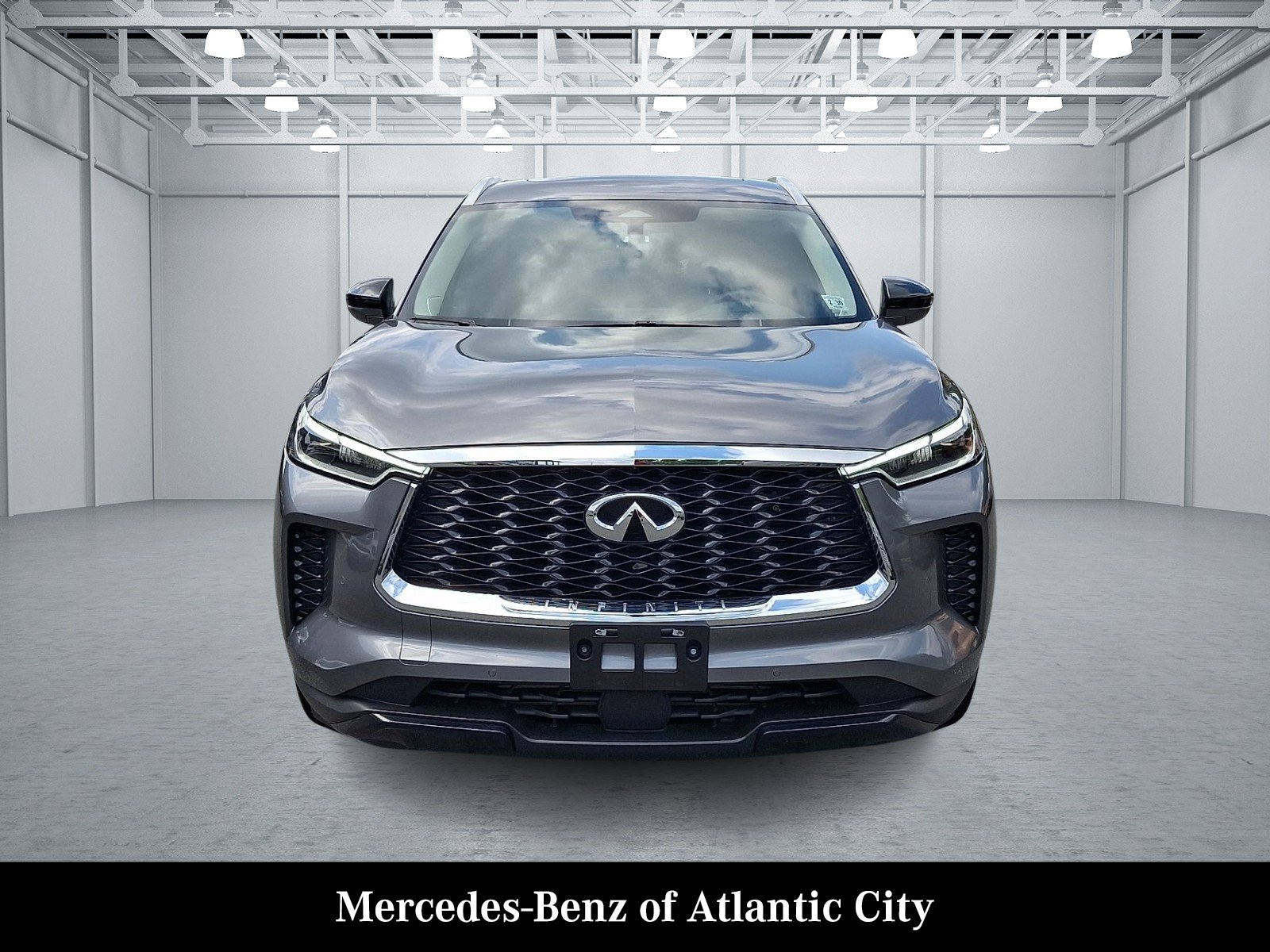 Used 2025 Graphite Shadow INFINITI LUXE AWD image 2