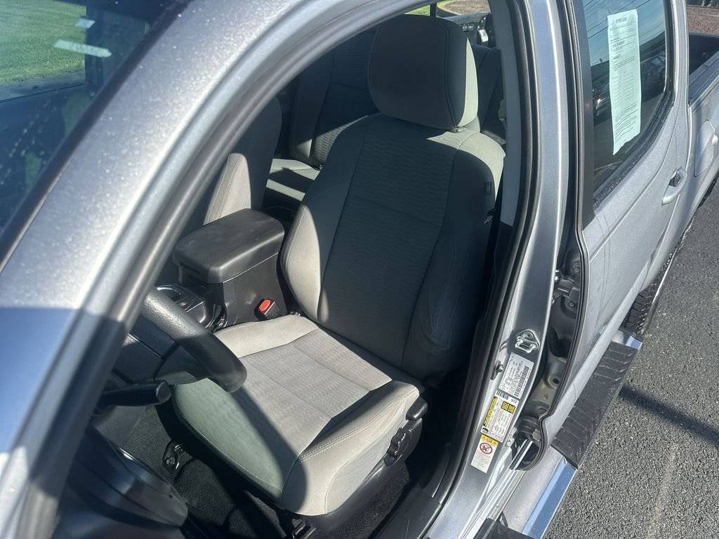 Used 2018 Silver Toyota SR image 17
