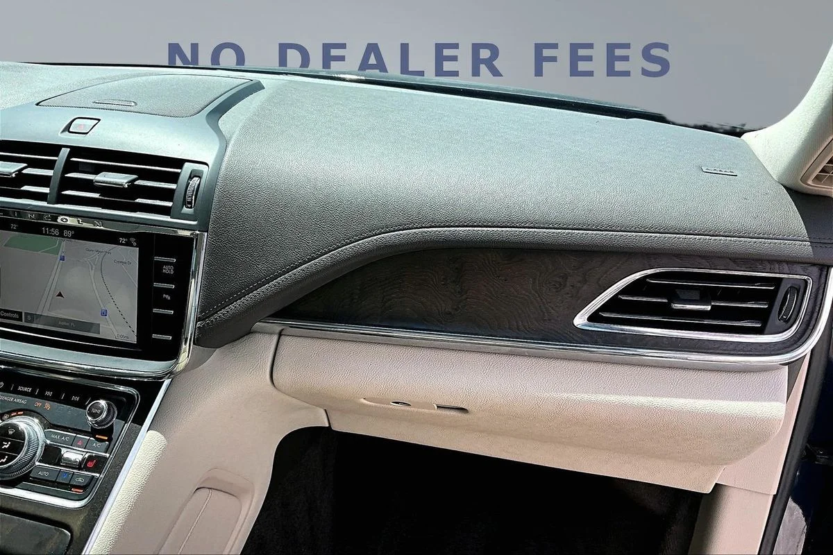 Used 2017 Blue Lincoln Select image 25