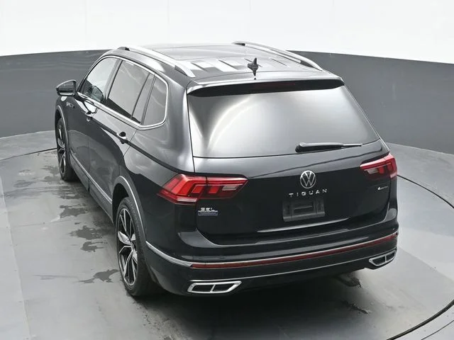 Used 2022 Black Volkswagen 2.0T SEL R-Line image 10