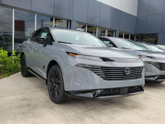 New 2027 Boulder Gray Pearl / Super Black Two-tone Nissan Dark Armor image 3