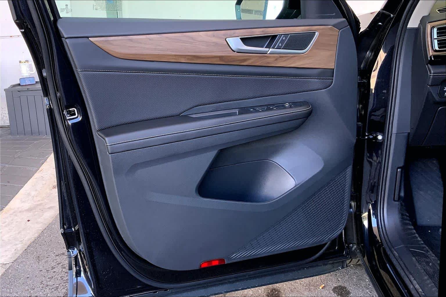 New 2026 Deep Black Pearl Volkswagen 2.0T SE image 10
