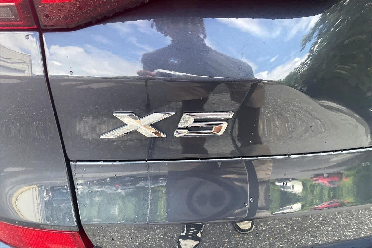 Used 2019 Arctic Gray Metallic BMW xDrive40i image 32