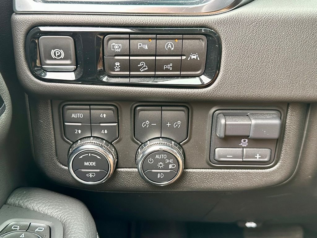 Used 2025 White GMC Denali image 40
