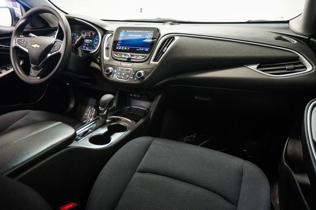 Used 2025 Gray Chevrolet LT image 9