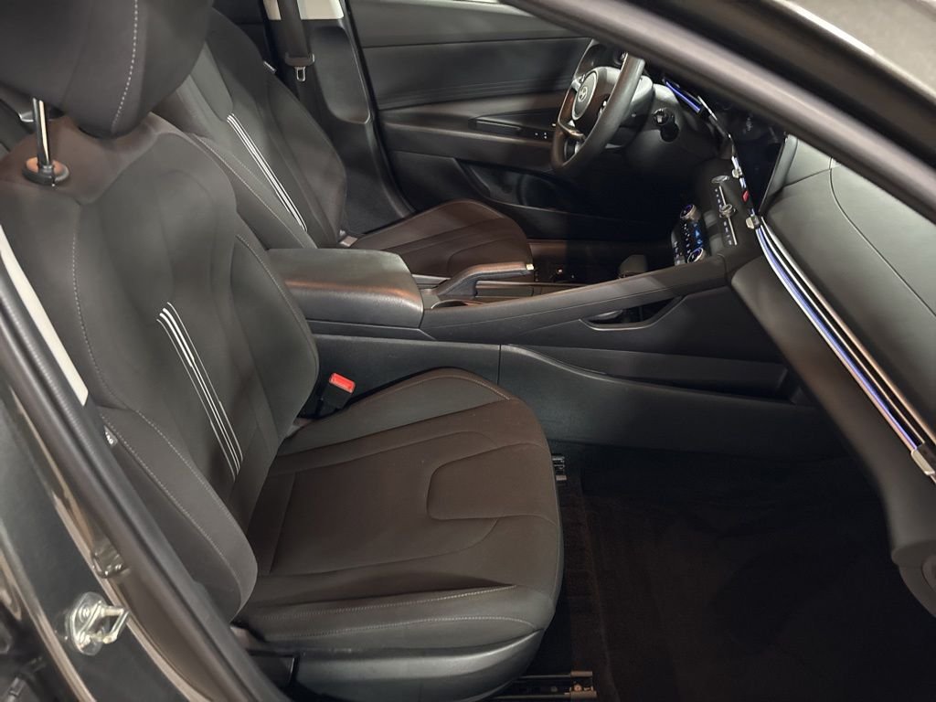Used 2024 Gray Hyundai SEL image 28