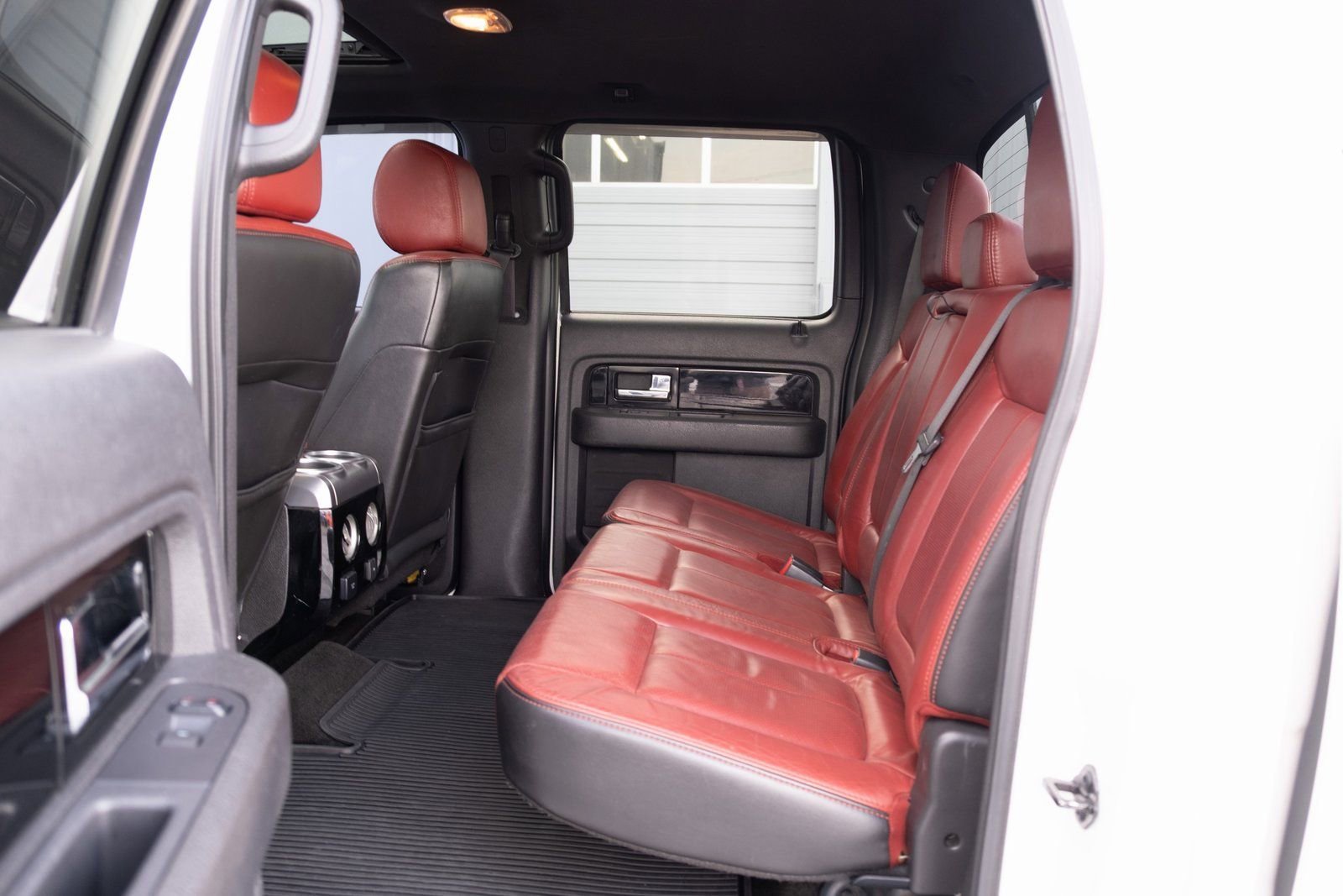 Used 2013  Ford Limited image 17