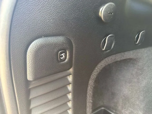 Used 2020 Red Jeep Altitude image 14