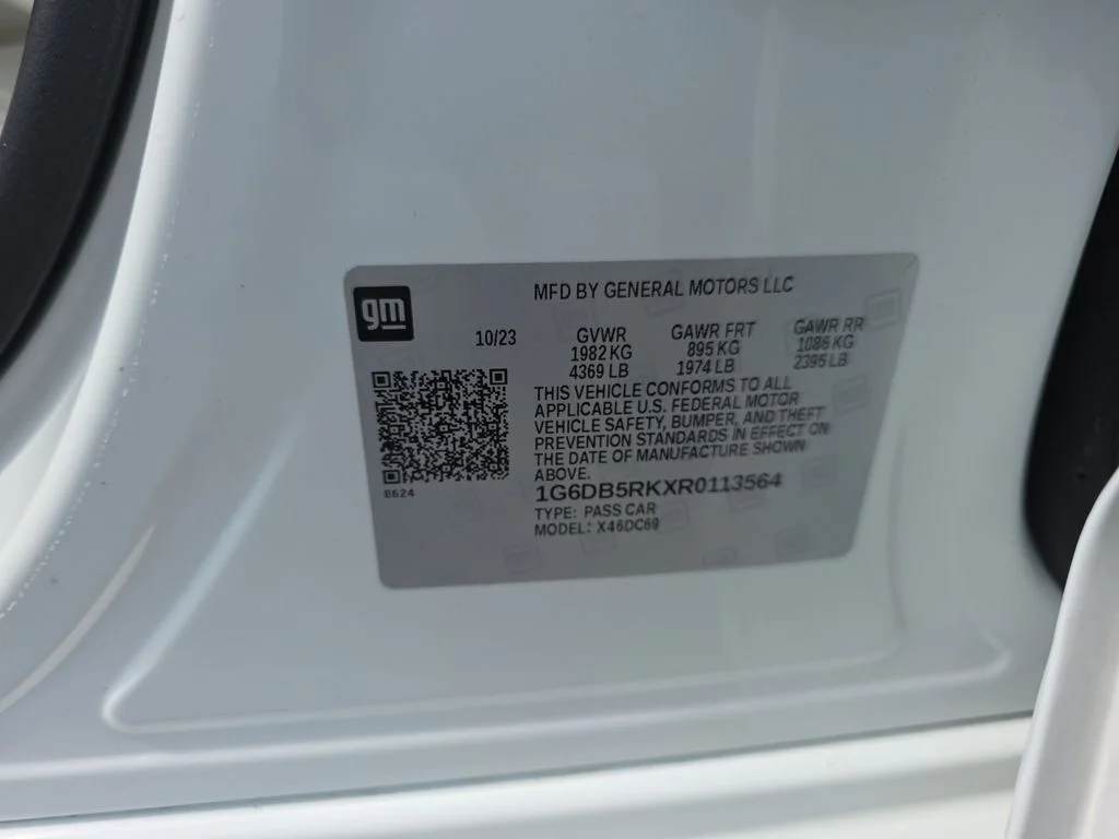 Used 2024 White Cadillac Premium Luxury image 35