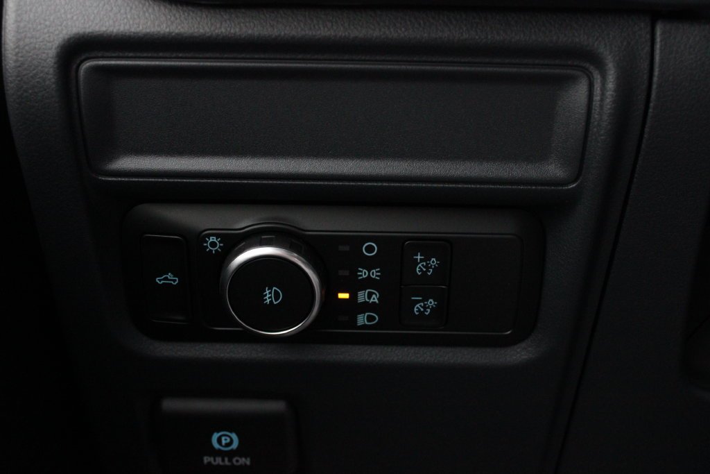 New 2026 Carbonized Gray Metallic Ford XLT image 9