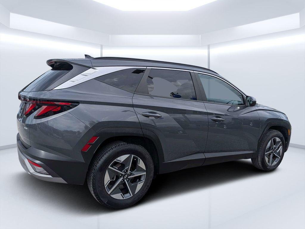 New 2025 Gray Hyundai SEL AWD image 3