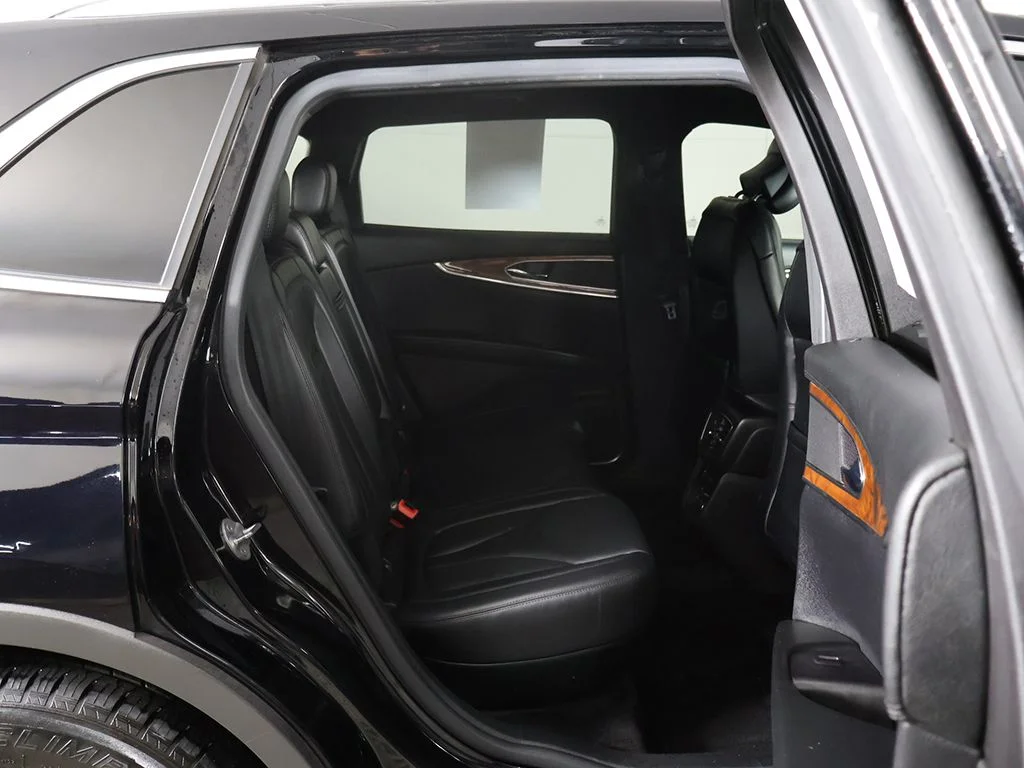 Used 2017 Black Lincoln Select image 27