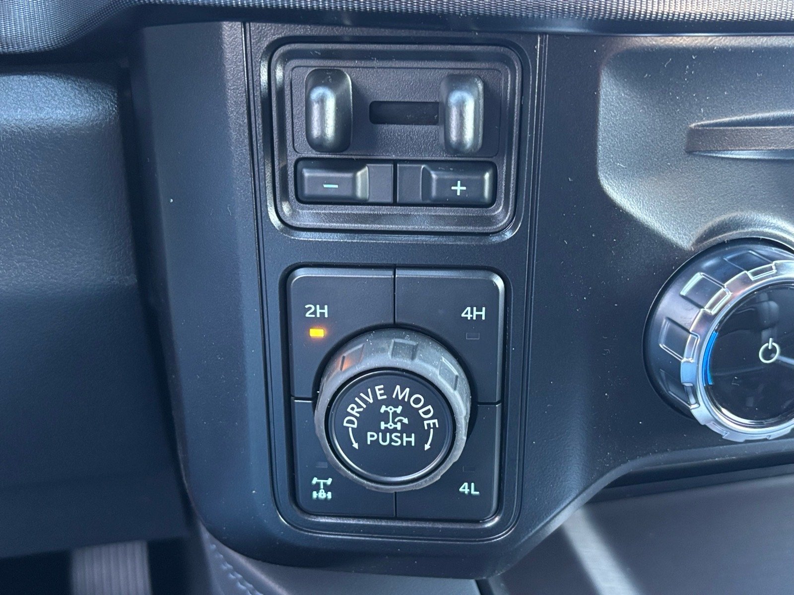 New 2026 Glacier Gray Metallic Tri-Coat Ford F-350® Platinum® image 13