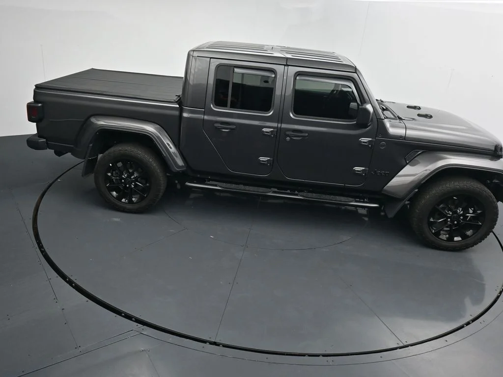Used 2025 Gray Jeep Nighthawk image 31