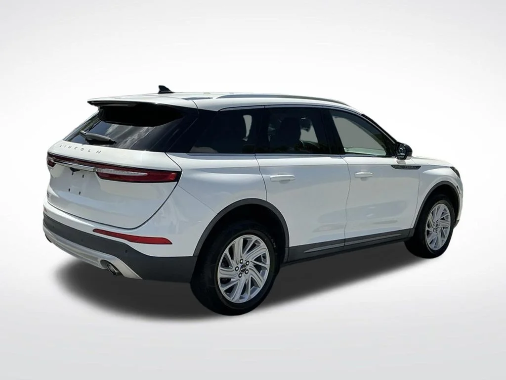 Used 2021 White Lincoln Standard image 11