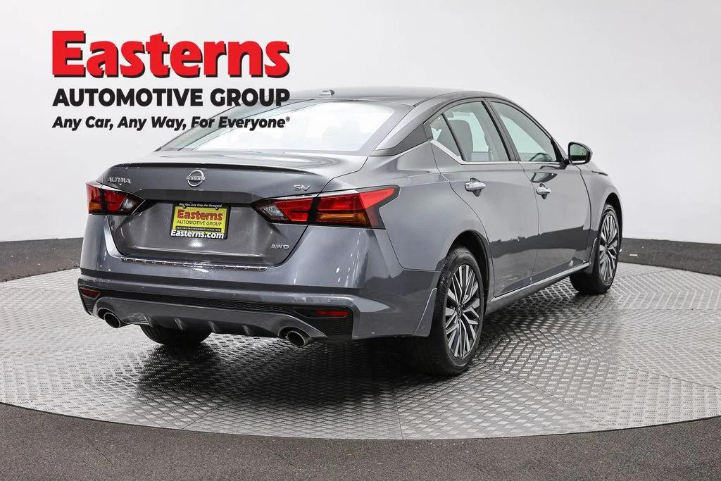 Used 2023 Gray Nissan 2.5 SV image 5